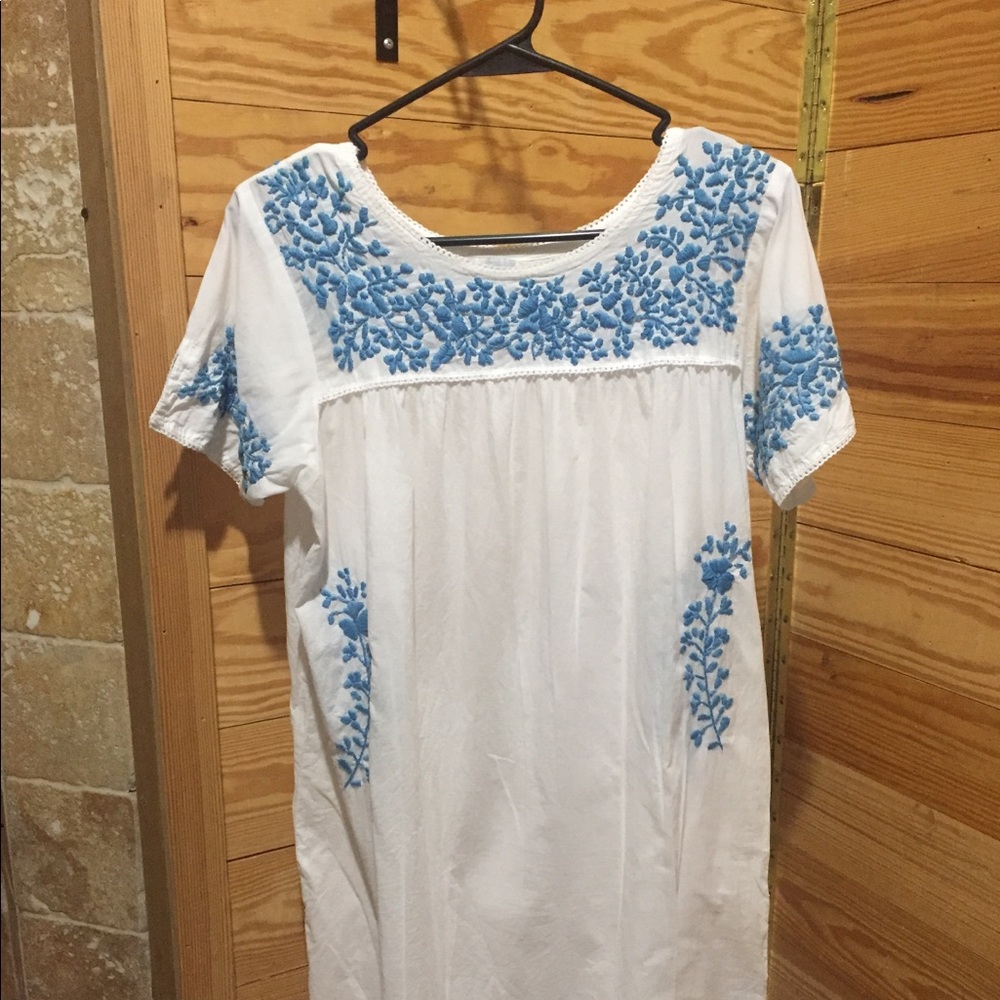 Women’s Small embroidered dress